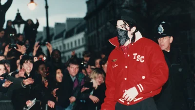 Майкл Джексон передбачив пандемію коронавірусу, тому весь час носив захисну маску