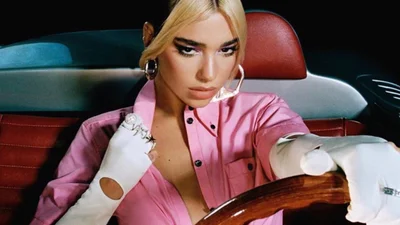 Крихітка Дуа Ліпа випустила кліп "Break My Heart", де знялася в сексуальних ретро образах
