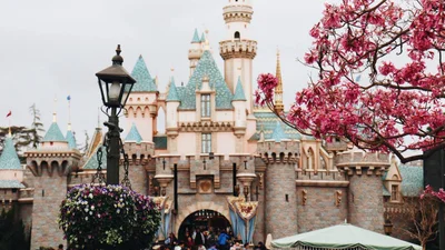 Диснейленд создал виртуальную версию своих самых крутых аттракционов