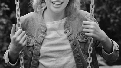 Видео дня: старшая дочь Миллы Йовович без акцента читает сказку на русском языке