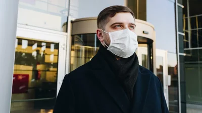 Смелый или безумный: немец намеренно заразился коронавирусом, чтобы быть рядом с любимой