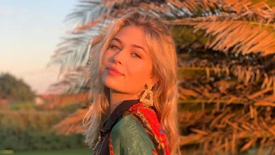 Донька Віри Брежнєвої перетворилась із милої блондинки у чуттєву брюнетку