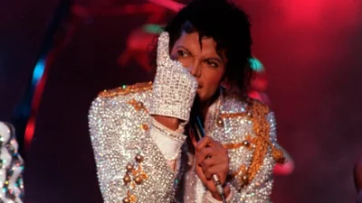 Знаменита пальчатка Майкла Джексона пішла з молотка за неймовірну суму