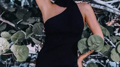 Анна Ризатдинова показала, как с подушки сделать элегантное платье