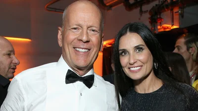 Брюс Уиллис и Деми Мур проводят карантин вместе и делятся веселыми семейными фото