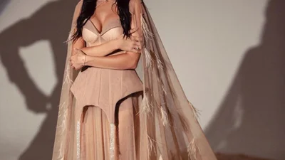 А ей к лицу: муж Екатерины Кухар покрасил ей волосы в медовый цвет