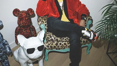 Потап - Дома: в новом клипе рэпер снял Настю Каменских, которую постоянно игнорирует