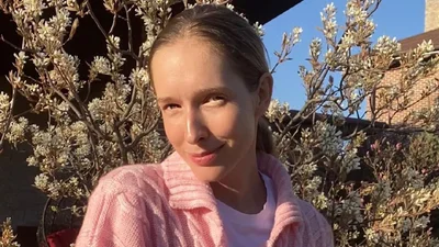 Наче безтурботне дівчисько: Катя Осадча знялась в домашній фотосесії