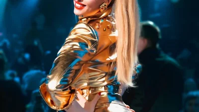 Оля Полякова вирішила заробляти на карантині відеопривітаннями