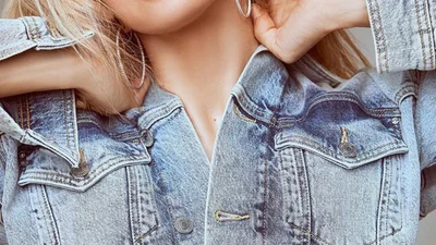 Віра Брежнєва засвітила голу попку в домашній фотосесії