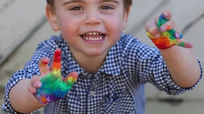 Новые фото принца Луи, сделанные Кейт Миддлтон, доказывают: он растет настоящим красавцем