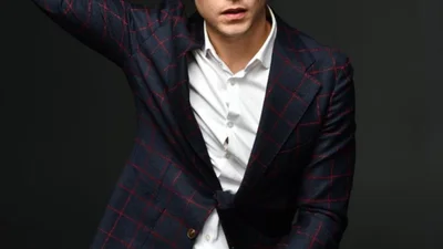 Владимир Остапчук похвастался стройными ножками новой избранницы (видео)