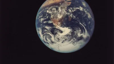 До Землі наближається гігантський астероїд, що має форму захисної маски (фото)