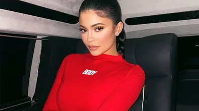 Кайли Дженнер показала свое умение тверкать в крошечном бикини