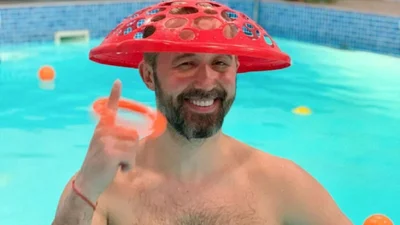 Сергій Бабкін зізнався для кого заспівав у басейні