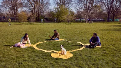 Плед для карантинного пікніка - новий шедевральний винахід