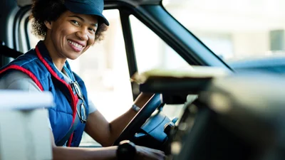 Интернет покорила почтальонша, которая случайно испортила блогершам видео