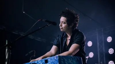 Pianoбой выпустил новый альбом, обложку которого украшает голое тело певца