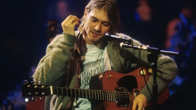 После легендарного свитера Курта Кобейна с молотка пойдет его гитара