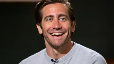 Джейк Джилленгол заспівав про кохання на карантині і закохав у себе ще більше