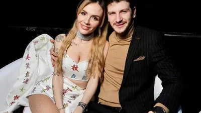 Муж MamaRika насмешил сеть роликом, где их пудель решил его «побрить»