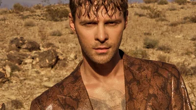 Макс Барских - По секрету: певец показал свою идеальную девушку в новом клипе