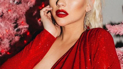 Похудевшая Кристина Агилера похвасталась стройным телом в купальнике