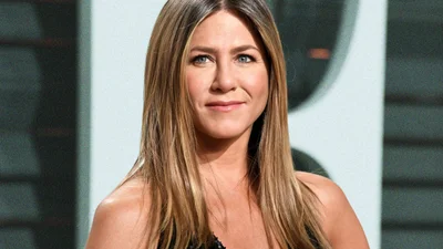 Дженнифер Энистон все еще носит обручальное кольцо, подаренное Брэдом Питтом