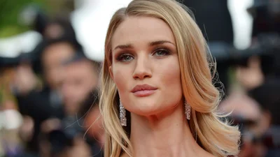 Роузи Хантингтон-Уайтли показала, какой красавицей была в свои 16 лет