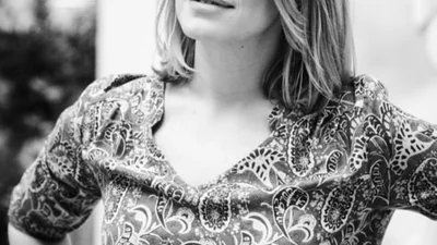 Нежная Елена Кравец удивила брутальным рокерским образом на байке