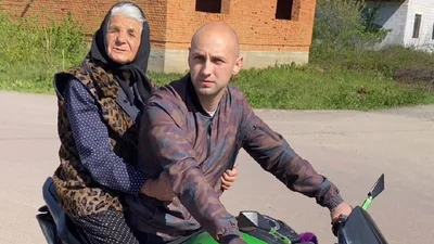 90-летняя закарпатская бабушка вслед за спорткаром погасала на самолете