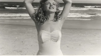 У мережі продають ранні фото Мерілін Монро, де вона позує топлес
