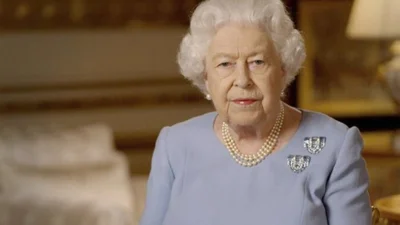 В платке и на коне: появились первые фото Елизаветы II за время карантина