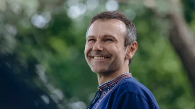 Святослав Вакарчук вперше за довгий час поділився фото з мамою, яке б’є прямо в серце