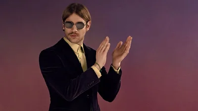 "Wasted" - новий кліп Івана Дорн, в якому 3D-версія співака вчить, як бомбити ворогів