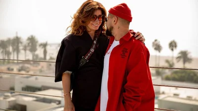 На фоне слухов о беременности жена MONATIK показала аппетитную фигуру в купальнике