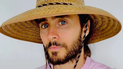 Папарацци подловили редкий момент и сняли Джареда Лето с любимой