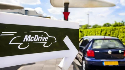 Англієць так хотів у McDonalds, що прикинувся авто, і ось що з цього вийшло