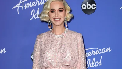 Вагітна Кеті Перрі влаштувала такий крутий сюрприз випускникам, що ти будеш заздрити