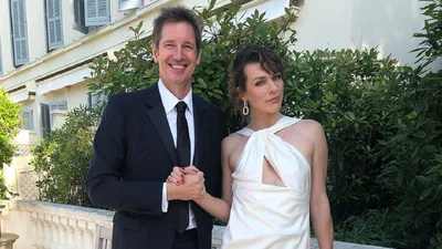 Папараці зняли Міллу Йовович на пляжі, і ось яка багатодітна матуся в реальному житті