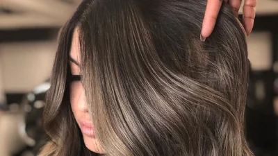 Стилісти показали наймодніший колір волосся для брюнеток