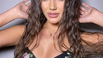 Переможниця «Холостяка 10» зробила шпагат між двома автівками, і це дуже ефектно