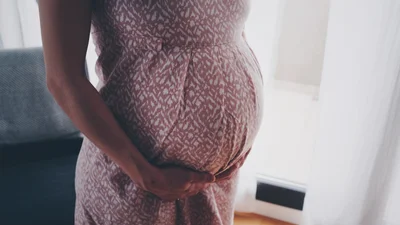 Дівчина оголосила про свою вагітність, і реакція її чоловіка на це розсмішила всю мережу