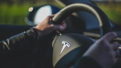 Німець випадково замовив 27 електрокарів Tesla за 1,5 млн євро