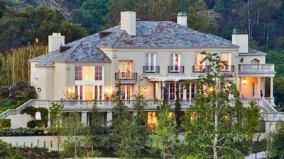 Илон Маск продал свою резиденцию: вот как выглядит роскошный дом изобретателя