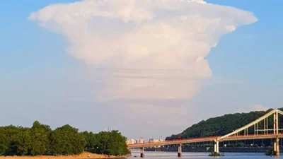 Українці масово фотографують хмари-«гриби», і вчені вже пояснили їх походження