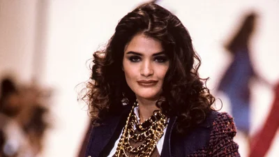 Популярна модель 90-х оголила своє розкішне тіло, і форми красуні обговорює увесь інтернет