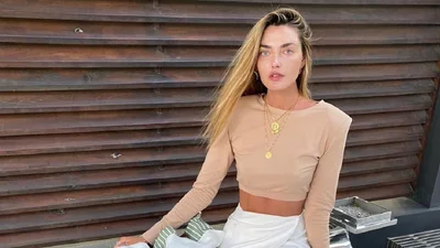 Украинская модель Алина Байкова снялась топлесс в чувственной фотосессии для L'Officiel