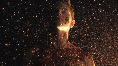 Мережа в шоці з індійця, який вилив захисну маску з чистого золота