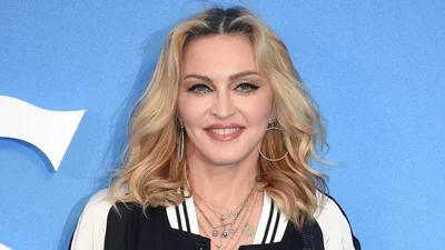 61-летняя Мадонна не постеснялась и опубликовала фото, на котором позирует топлес